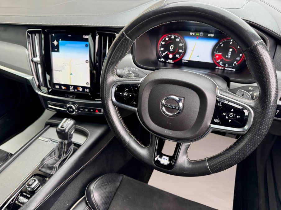 2018 Volvo S90 — image 2