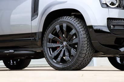 Land Rover Defender 110