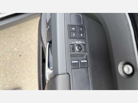 Land Rover Defender 3.0 Defender Hard Top X-Dynamic HSE D MHEV Auto 4WD 29