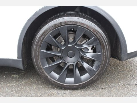 Tesla Model Y LONG RANGE AWD 28