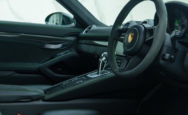 Porsche Cayman GT4 (718) 13