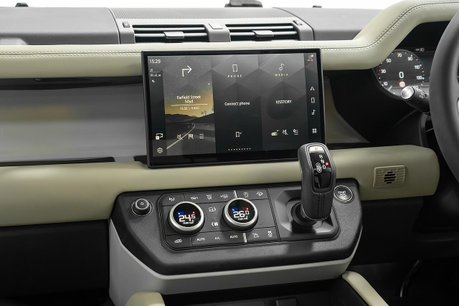 Land Rover Defender 3.0 D250 MHEV X-Dynamic HSE SUV 3dr Diesel Auto 4WD Euro 6 (s/s) (250 ps) 14