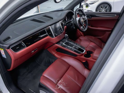 Porsche Macan 3.0 Macan S D Semi-Auto 4WD 5dr 32