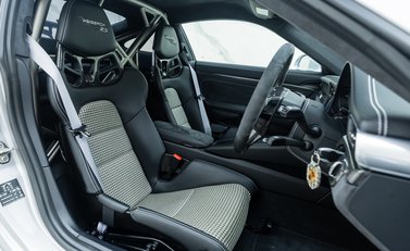 Porsche 911 GT3 RS Weissach (991.2) 11