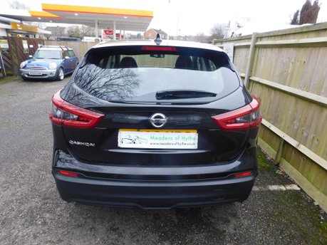 Nissan Qashqai 1.3 DIG-T ACENTA PREMIUM 5 Dr 5