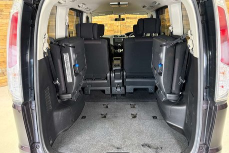 Nissan Serena 20