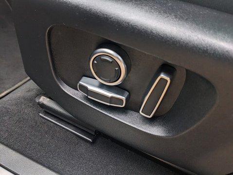 Land Rover Range Rover Evoque R-DYNAMIC S 23