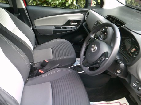 Toyota Yaris VVT-I ICON ONLY 7,000 MILES FROM NEW 10
