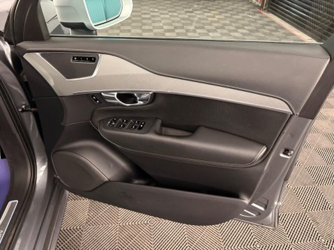 Volvo XC90 2.0 D5 PowerPulse R-Design Auto 4WD Euro 6 (s/s) 5dr 41
