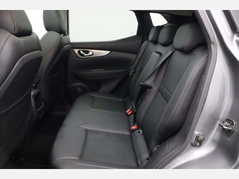Nissan Qashqai 1.3 Qashqai Tekna DiG-T Semi-Auto 5dr 32