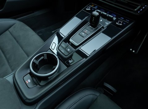 Porsche 911 Carrera GTS (992) 18