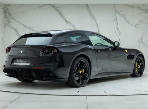 Ferrari GTC4 Lusso V12 6