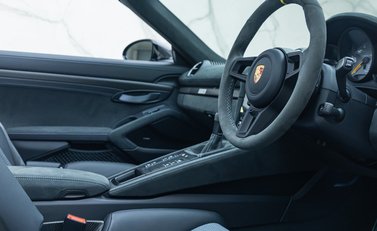 Porsche 718 SPYDER RS PDK 13