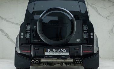 Land Rover Defender 110 V8 Bond Edition 8