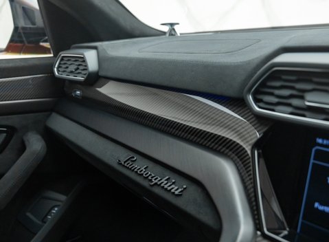 Lamborghini Urus PERFORMANTE 30