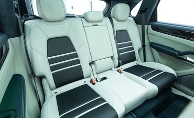 Porsche Cayenne Turbo S E-Hybrid 12