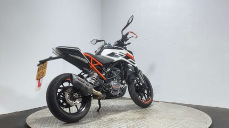 KTM Duke 2019 24k SPARE OR REPAIR PROJECT BIKE NAKED 125CC LEARNER BIKE 2