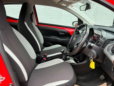Toyota Aygo 1.0 VVT-i x-play Euro 6 5dr 10