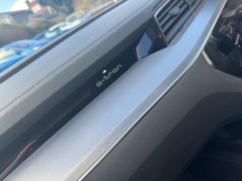 Audi E-Tron QUATTRO S LINE 21