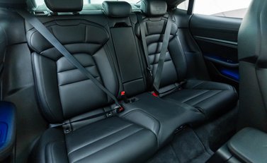 Porsche Taycan TURBO 15