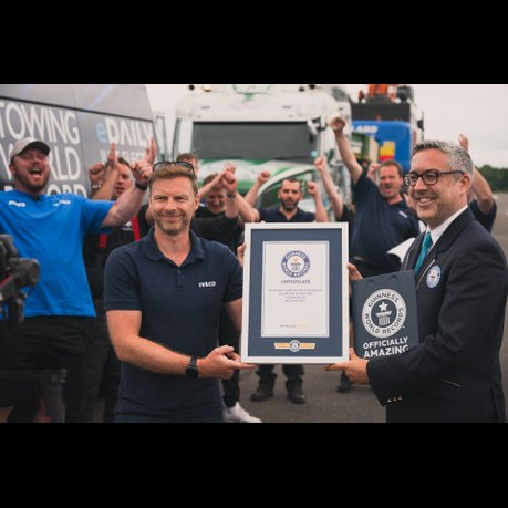 IVECO eDaily tows over 153 tonnes to claim GUINNESS WORLD RECORDS™ title for ‘heaviest weight towed by an electric van’