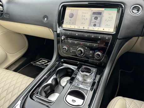 Jaguar XJ 3.0d V6 Portfolio Saloon 4dr Diesel Auto Euro 6 (s/s) (300 ps) 