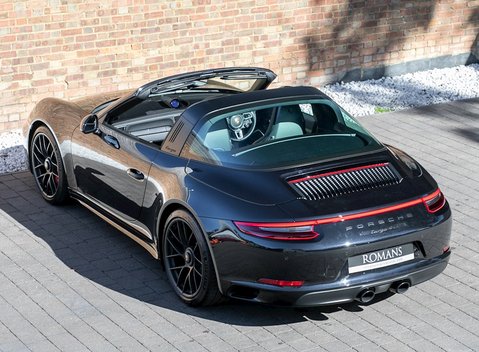 Porsche 911 (991.2) Targa 4 GTS 11