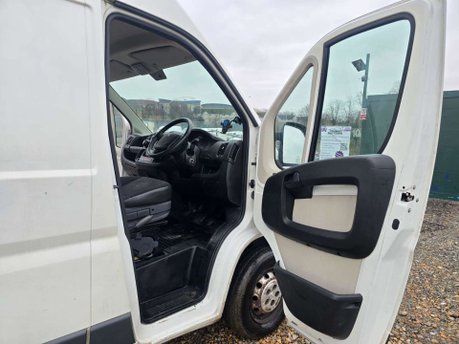 Peugeot Boxer 2.0 BlueHDi 335 Professional Panel Van 5dr Diesel Manual L2 H2 Euro 6 (130  32