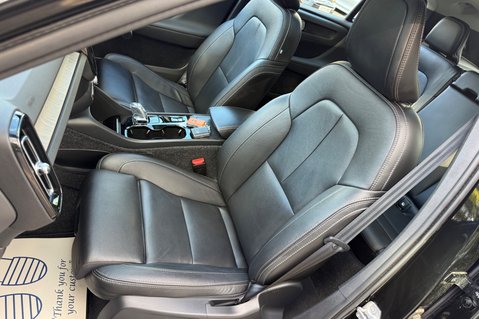 Volvo XC40 B4 INSCRIPTION PRO AWD MHEV - ONE OWNER - PAN ROOF - APPLE CARPLAY  25