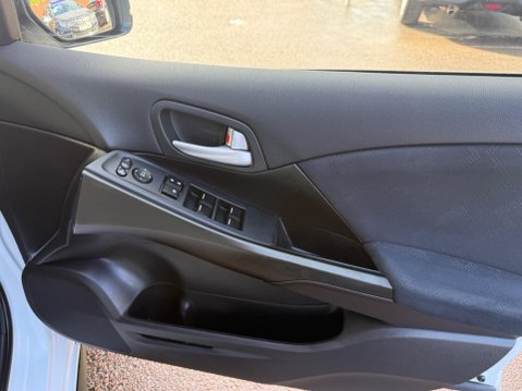 Honda Civic 1.8 i-VTEC SE Plus Tourer Euro 5 (s/s) 5dr 23
