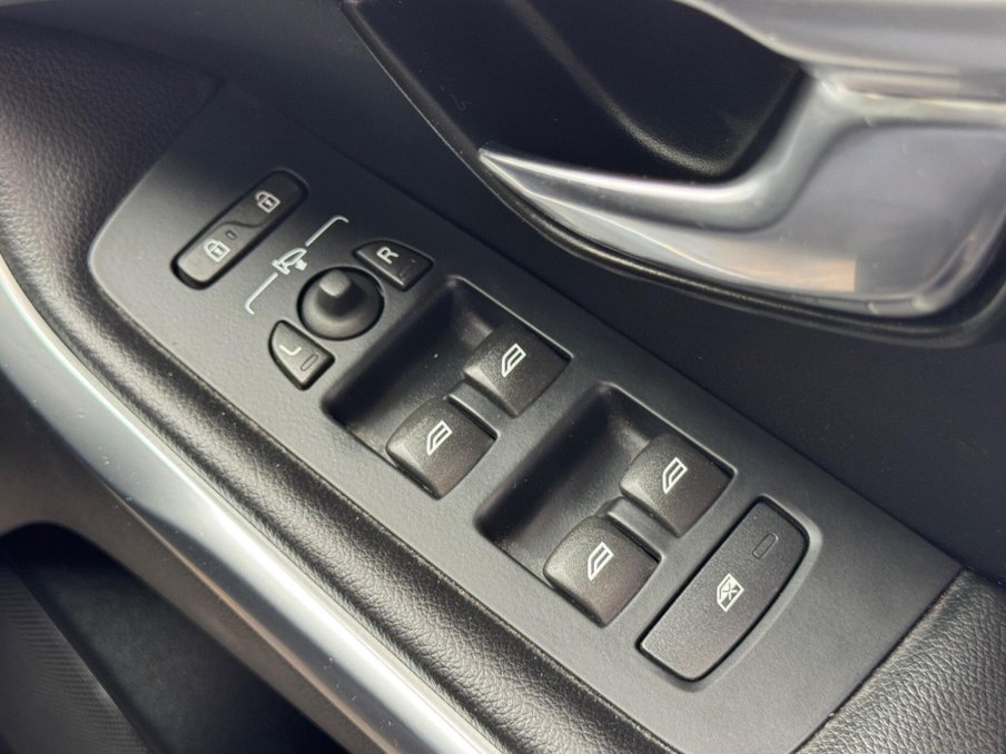 2015 Volvo V40 — image 33