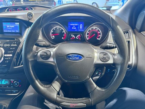 Ford Focus 2.0T EcoBoost ST-3 Euro 5 (s/s) 5dr 19