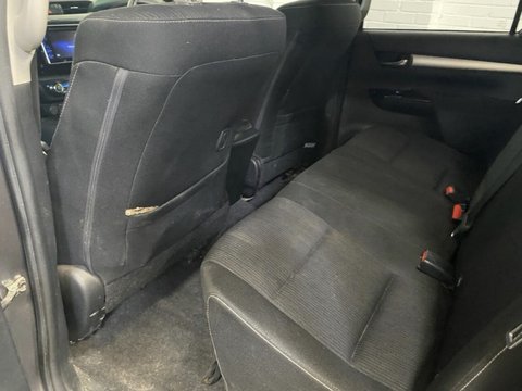 Toyota Hilux INVINCIBLE 4WD D-4D DCB 11