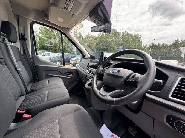 Ford Transit AUTO MWB [SOLD SM] L2H2 Medium Roof Limited 350 Air Con Alloys Sensors EURO 15