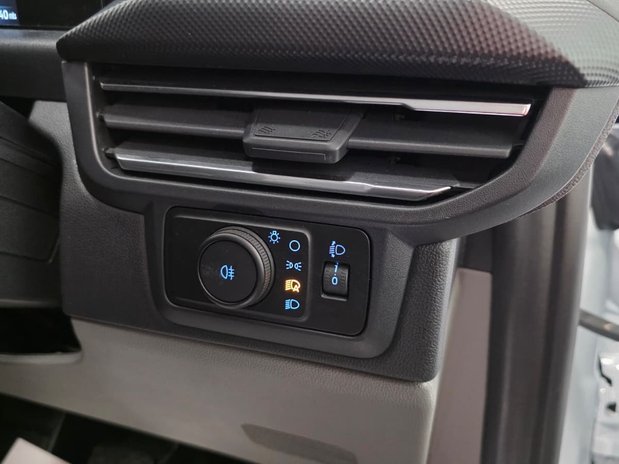 Ford Transit Custom Transit Custom 280 L2 Diesel FWD 2.0 Eco Blue 136ps H1 Van Limited Auto 27