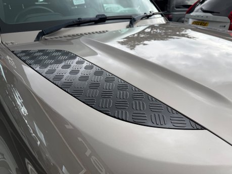 Land Rover Defender 3.0 D250 MHEV X-Dynamic SE SUV 3dr Diesel Auto 4WD Euro 6 (s/s) (250 ps) 19