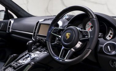 Porsche Cayenne Turbo S 9