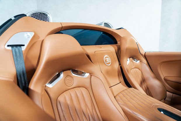 Bugatti Veyron GRAND SPORT. FRESH SERVICE. EX BUGATTI DISPLAY CAR. OUTSTANDING PROVENANCE 2