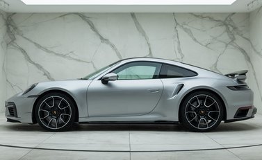 Porsche 911 Turbo S (992) 5