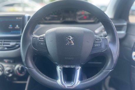 Peugeot 208 1.2 PureTech Signature Hatchback 5dr Petrol Manual Euro 6 (s/s) (82 ps) 24