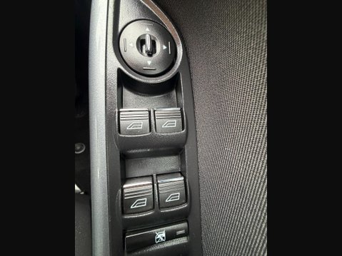 Ford Focus 1.0T EcoBoost Titanium Euro 5 (s/s) 5dr 23