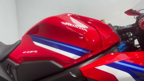 Honda CBR 2024 74 PLATE E-CLUTCH ONLY 240 MILES MOT AUTO 650CC SPORTS BIKE 51