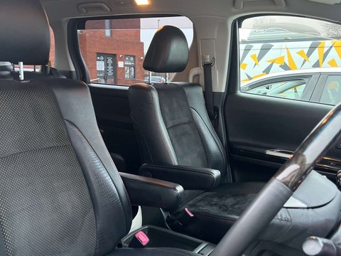 Toyota Vellfire GOLDEN EYES II V6 27