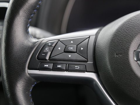Nissan LEAF 40kWh Tekna Auto 5dr 11