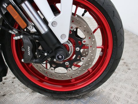 Suzuki GSX-8R GSX 800 FRQM4 GSX-8R 22