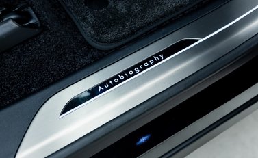 Land Rover Range Rover P460e Autobiography LWB 26