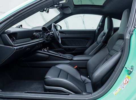 Porsche 911 Carrera GTS (992.2) 23
