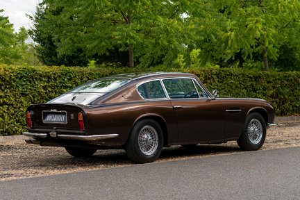 Aston Martin DB6 MKII 3