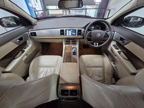 Jaguar XF 3.0d V6 Premium Luxury Auto Euro 5 (s/s) 4dr 3