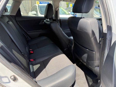 Toyota Auris 1.8 VVT-h Excel Touring Sports CVT Euro 5 (s/s) 5dr 23